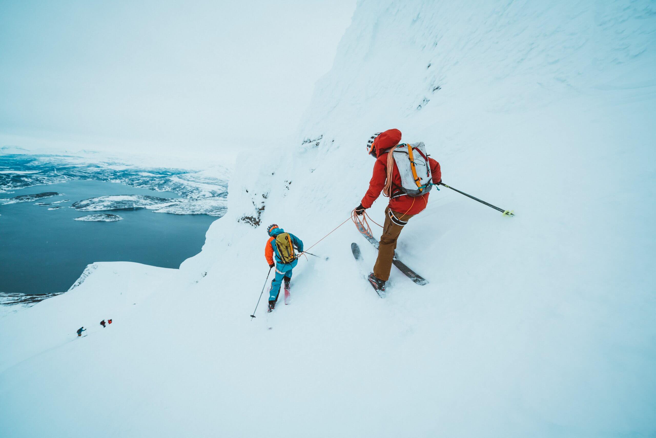 Kurzes-Ski-Seil… Vivian unterwegs in Norwegen. Foto: Mathis Dumas|Vivian Bruchez. Foto: Mathis Dumas