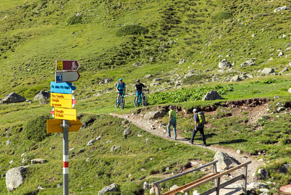 In der Schweiz obliegt die Auslegung des Bundesgesetzes hinsichtlich der Wegenutzung per Fahrrad den Kantonen. Foto: Filip Zuan