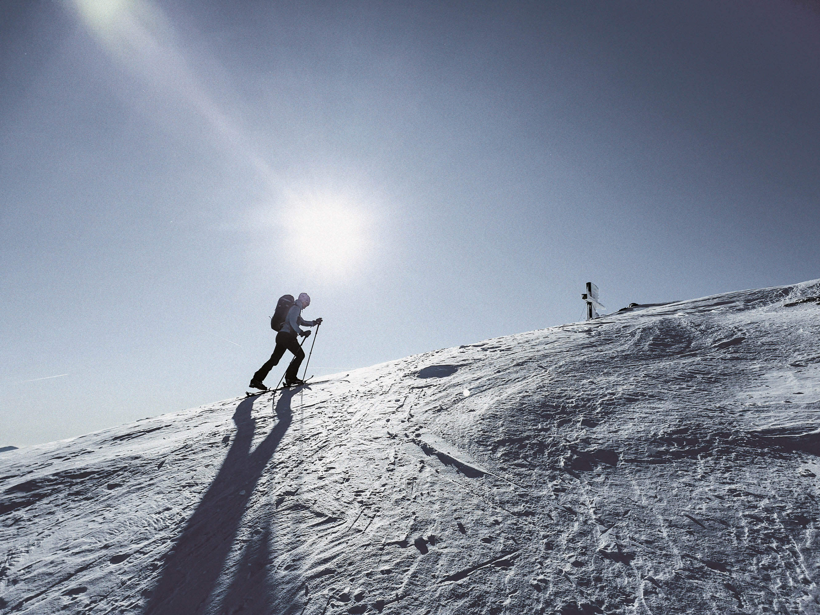 Bergsteiger sind besonders gefährdet von den intensiven Sonnenstrahlen. Vor allem mit Schnee.