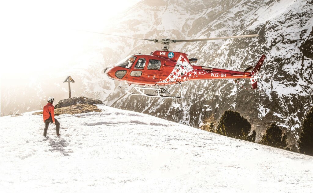 Nicht immer kann der Hubschrauber wegen der Wetter- oder Lawinensituation wie gewünscht zum Rettungsort kommen.