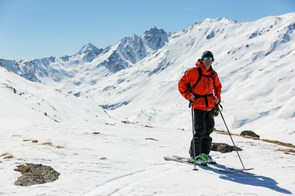 Fabiano Monti unterwegs auf Skiern oberhalb von Trepalle. Foto: Daniele Castellani
