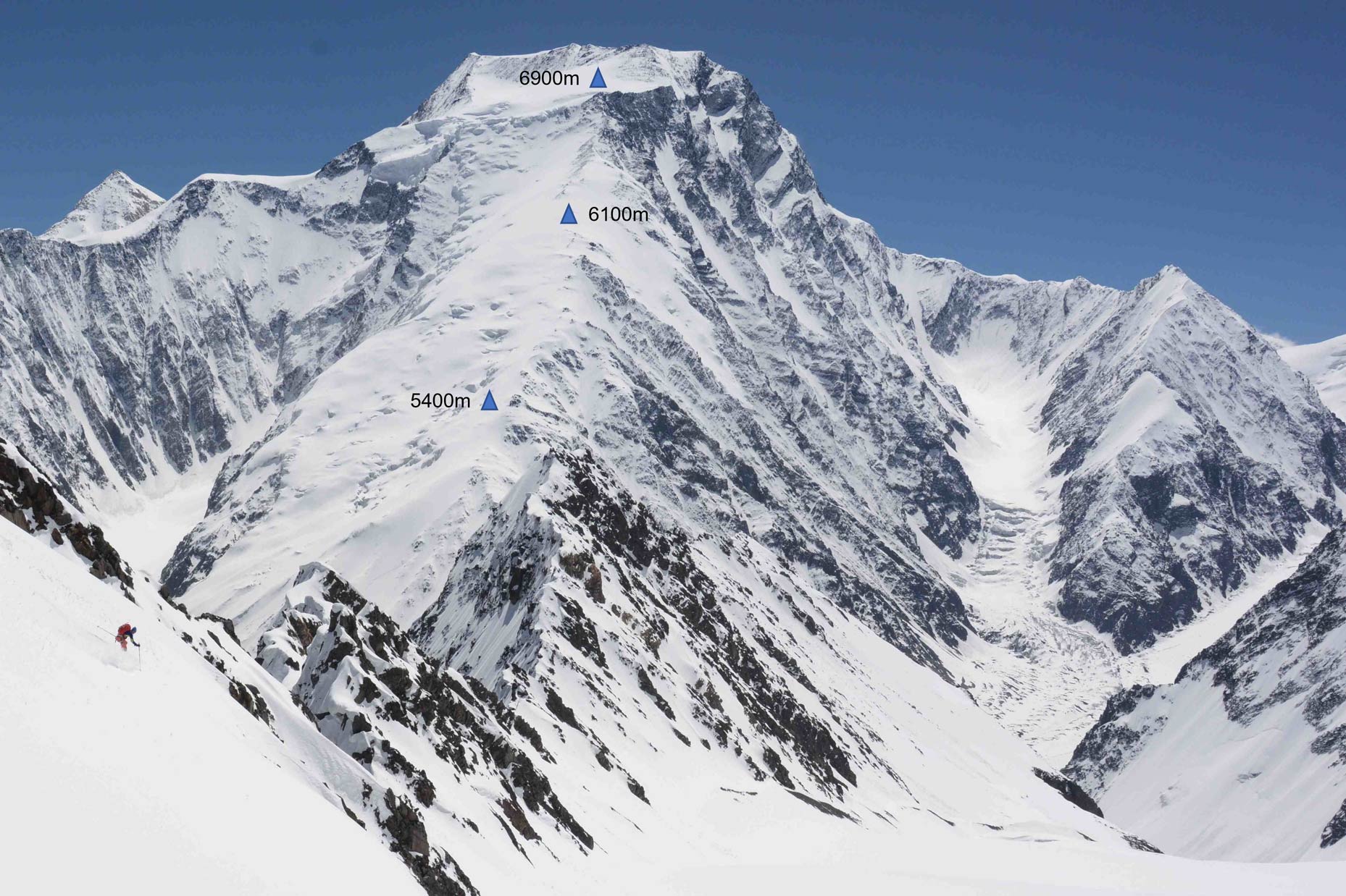 Tiroler Hindukusch-Ski-Expedition, erste Skibefahrung des 7492 Meter hohen Noshaq. Foto: Archiv Gabl
