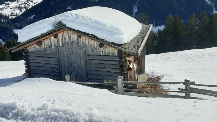 Hohe Temperaturen, aber trotzdem viel Schnee in der Höhe prägten diesen Winter. Foto: Jochen Bettzieche/ SLF