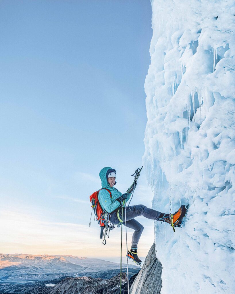 Laura Tiefenthaler Abseilen nach der Potter-Davis an der Aguja Poincenot.